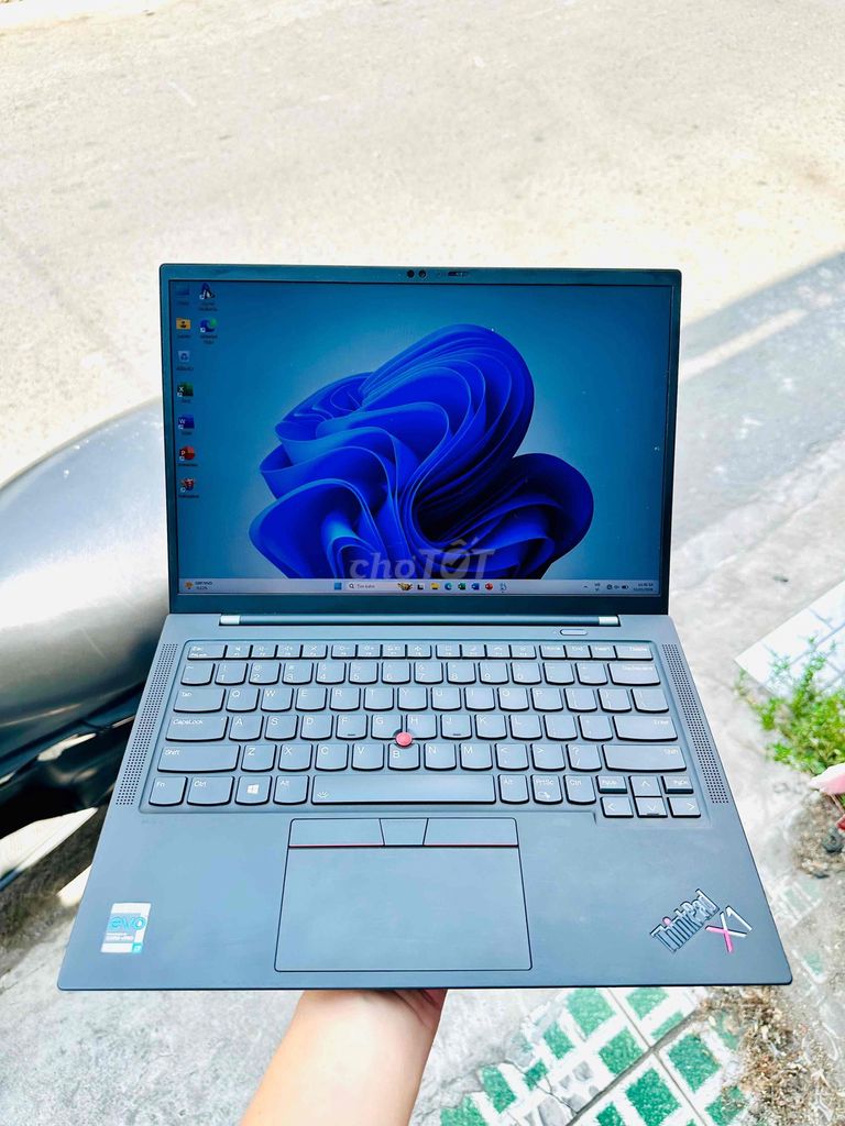 Lenovo ThinkPad X1 Carbon Vpr i7 3.0 R16GB/S 512GB. Mua bán Laptop tại Quận Ninh Kiều Cần Thơ được đăng bởi Nk Store cần thơ hình 1