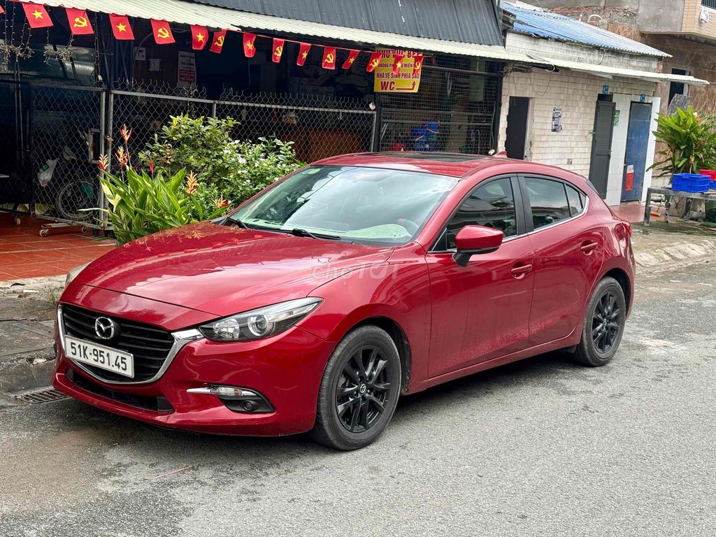🚘 Mazda3 Sport красный 5 мест