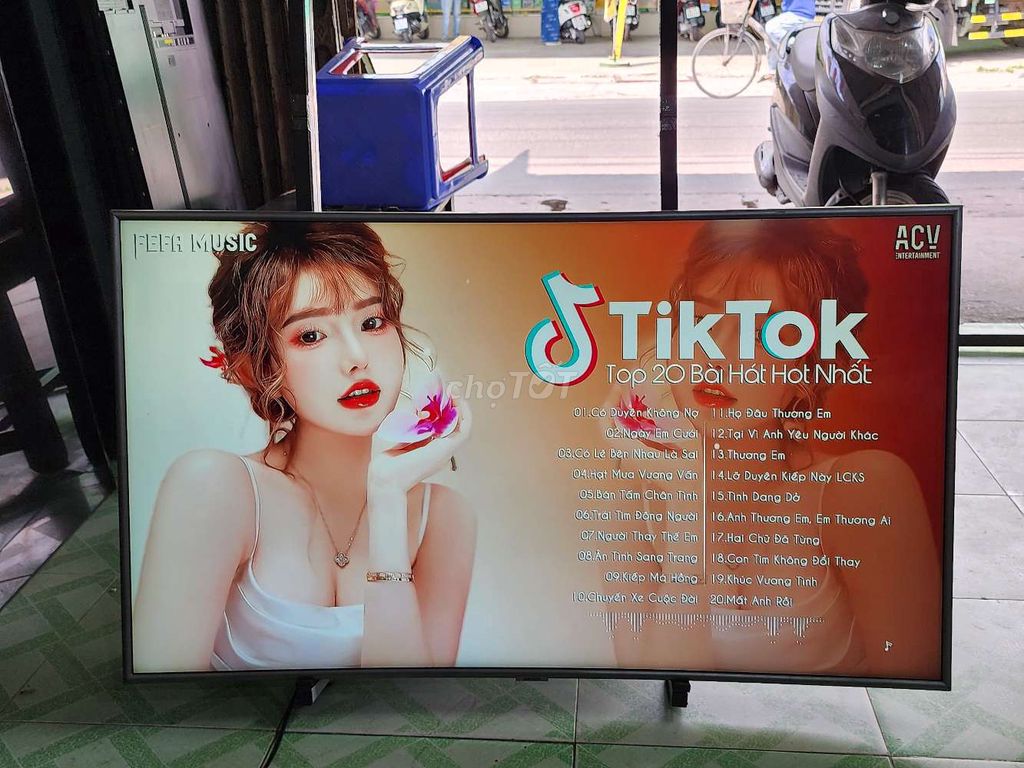 Samsung Cong 4K 49 inch - 49NU7500. Blutooth - 90%