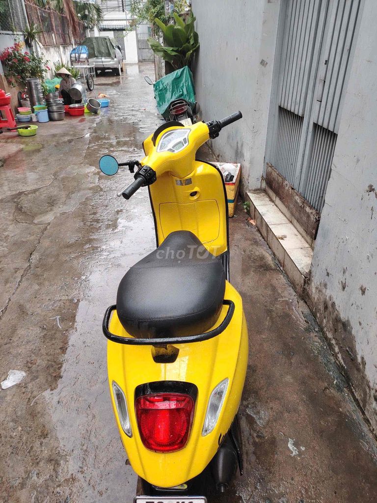 Piaggio Vespa Sprint автомат жёлтый