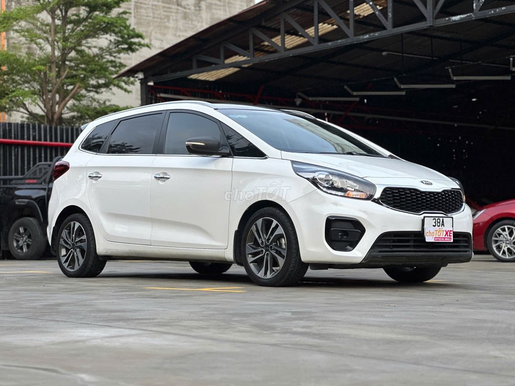 Kia Rondo 2020 Deluxe - 64,000 km trắng lung linh