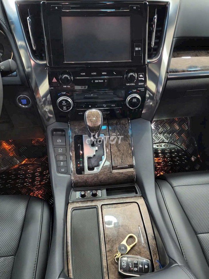 Toyota Alphard 2020 3.5 V6 mạnh mẽ – chạy êm, bốc. Mua bán Ô tô tại Quận 10 Tp Hồ Chí Minh được đăng bởi Chị My  hình 4