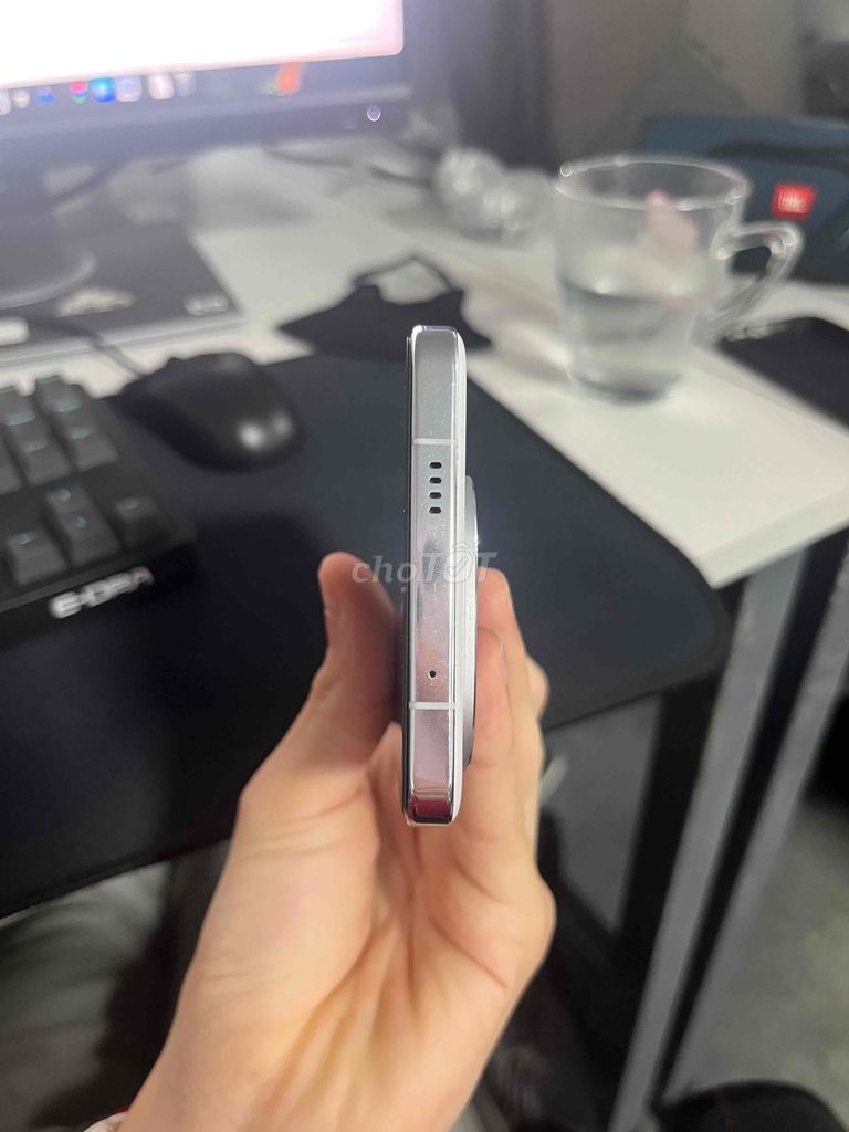Vivo iQOO 13 256GB Trắng, Ngoại hình đẹp pin 99%. Mua bán Điện thoại tại Huyện Thanh Trì Hà Nội được đăng bởi Dev Thắng hình 1