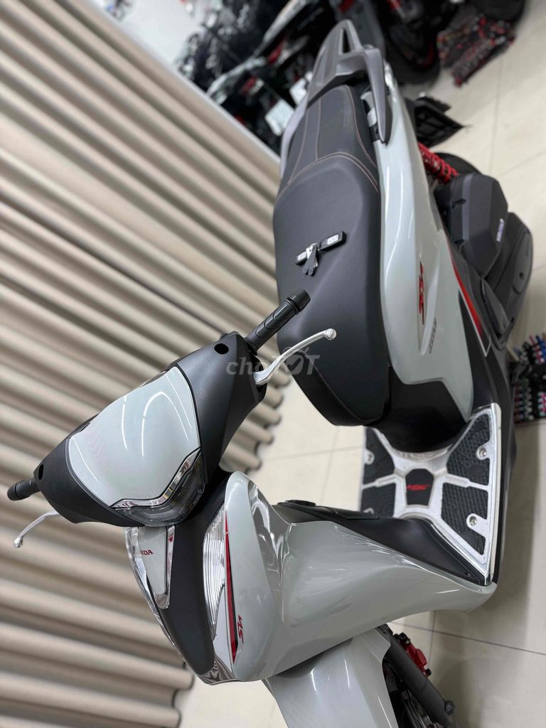 SH 160ABS cực đẹp chạy lướt vài ngàn km. Mua bán Xe máy tại Quận Thanh Khê Đà Nẵng được đăng bởi THẾ MẪN CHUYÊN XE LƯỚT CÓ BÁN TRẢ GÓP  hình 13