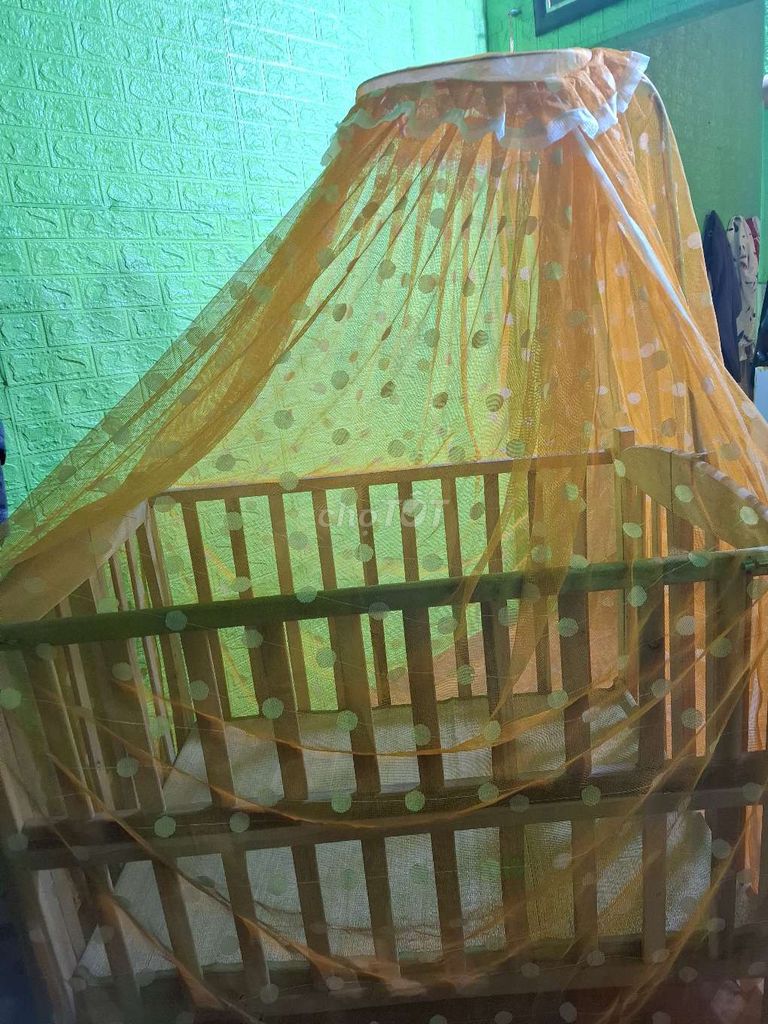 Cũi em bé gỗ màu nâu. Mua bán Mẹ và bé tại Huyện Thanh Trì Hà Nội được đăng bởi Quan Bui hình 1