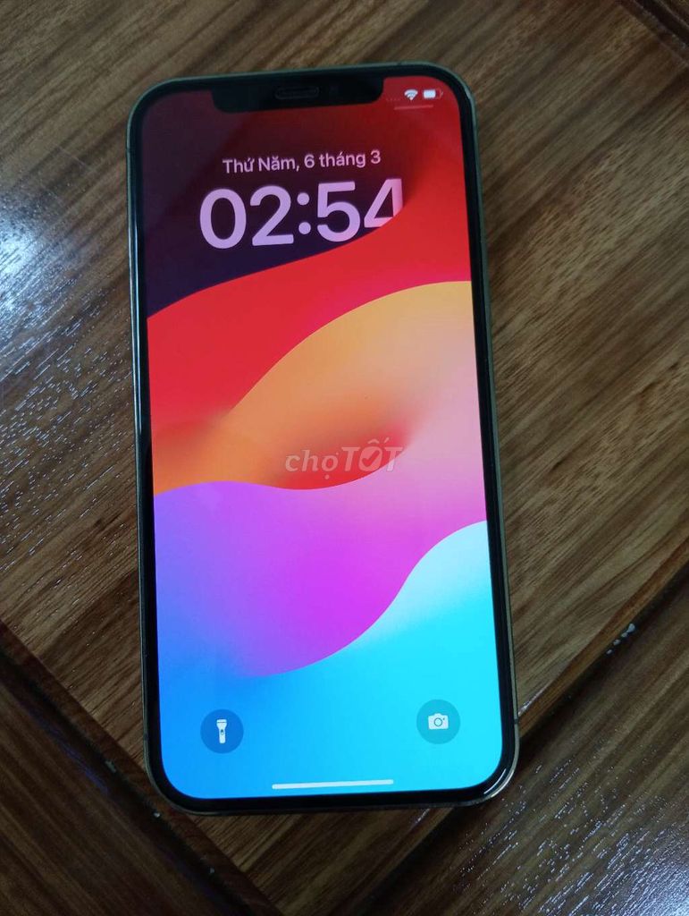 Iphone 12 Pro vàng QT 128G nguyên zin, mới 99%