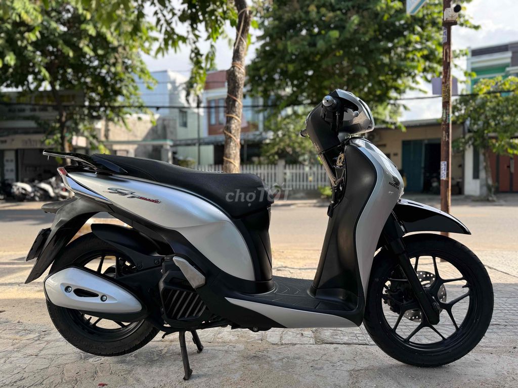 Honda SH Mode 2014 màu bạc Pos Góp trả trước 6tr5. Mua bán Xe máy tại Quận Liên Chiểu Đà Nẵng được đăng bởi Hòa Xe Máy Cũ hình 4