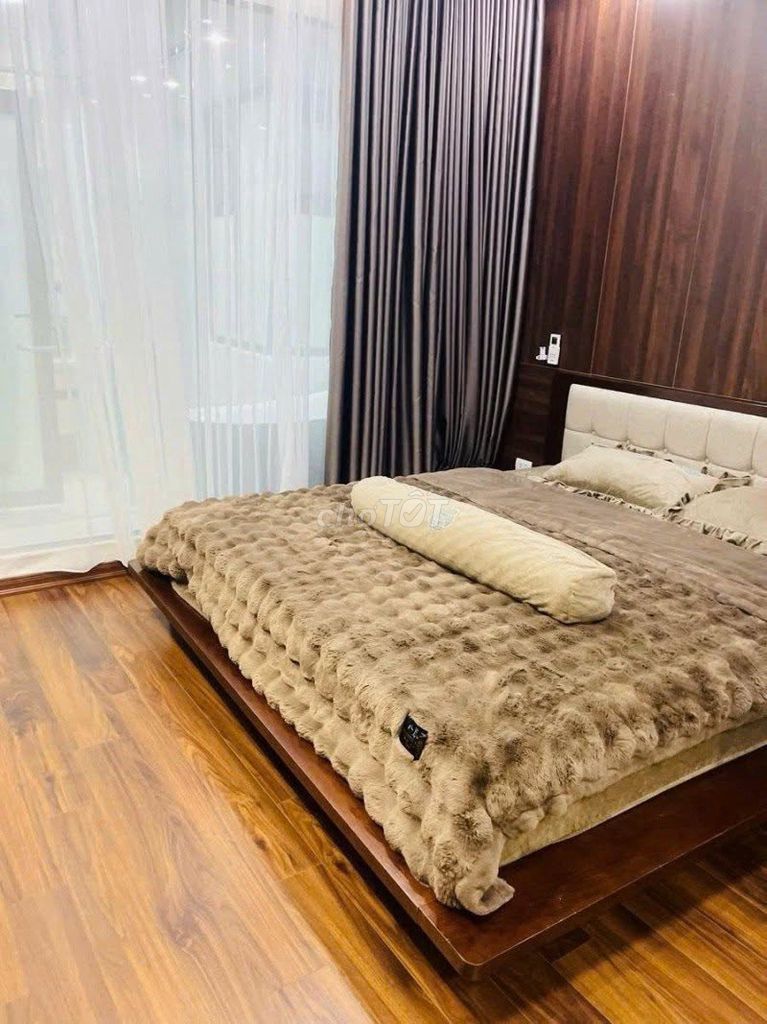 Bán nhà Phố Trạm, Long Biên, 47m², ô tô đỗ cổng