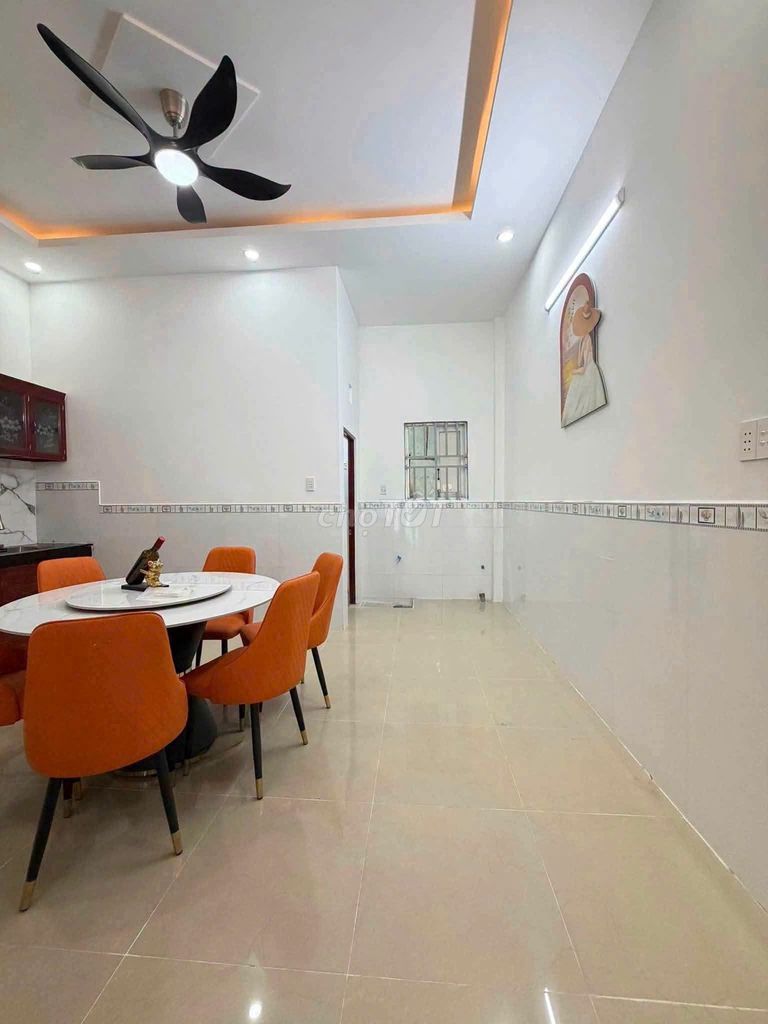 Bán nhà 1 trệt 1 lầu full nội thất ngang 5m gần Ngã 6 An Phú