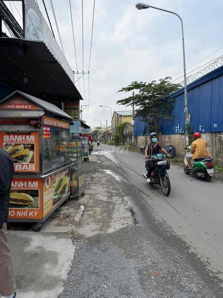 BÁN NHÀ MẶT TIỀN KINH DOANH THUẬN GIAO 18 GIÁ HỜI SÂN RỘNG. Mua bán Văn phòng, Mặt bằng kinh doanh tại Thành phố Thuận An Bình Dương được đăng bởi Bùi Thuỳ Dương hình 4