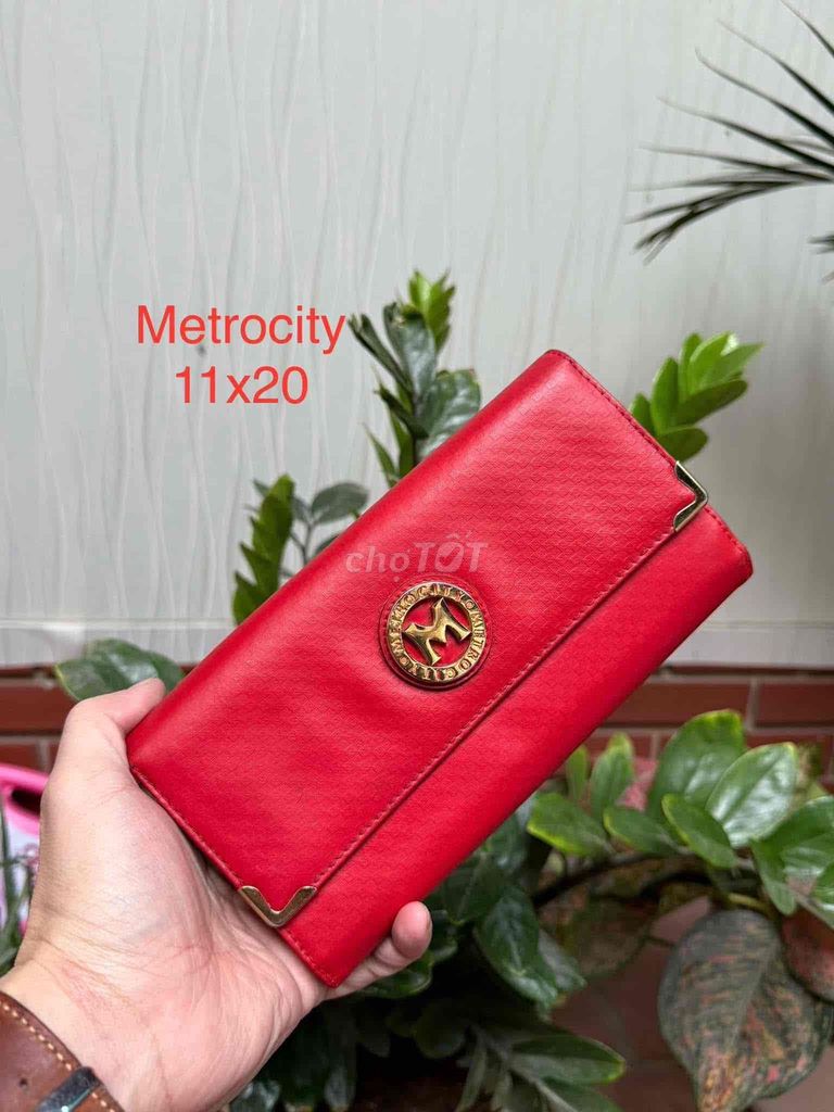Ví cầm tay Metrocity Da thật Đỏ Nữ. Mua bán Túi xách tại Huyện Thanh Trì Hà Nội được đăng bởi Gấm Hoa 2Hand hình 1