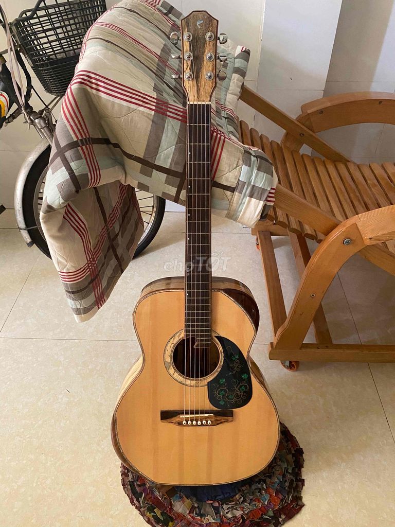 Đàn guitar acoustic custom có EQ Fishman