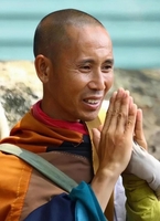 LÊ BÌNH cầm đồ