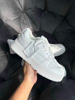 Minh sneaker