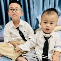 Y Ế N