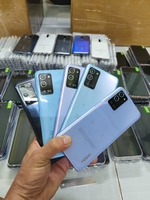 Trai đẹp bán điện thoại 