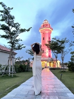 sally Nguyễn 