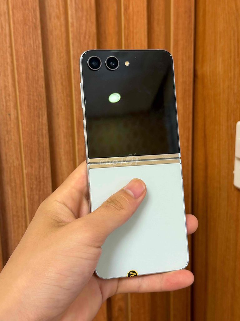 Samsung Z Flip5 256GB Trắng Đã sử dụng. Mua bán Điện thoại tại Quận Cầu Giấy Hà Nội được đăng bởi Thanh Thoa hình 1