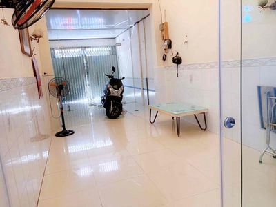Cho thuê mặt bằng kinh doanh Q.4 gần chợ, trường học, an ninh, sạch