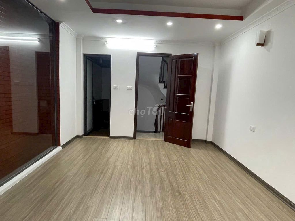 Ô tô đỗ cửa, nhà đẹp 5 tầng sát phố Minh Khai, 36m2, MT 4.2m, 7.45 tỷ