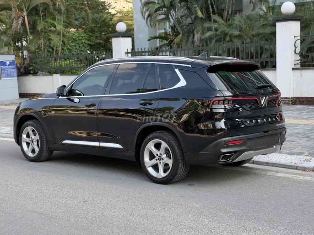 VinFast Lux SA Plus 2.0 AT 2021 черный супер новый