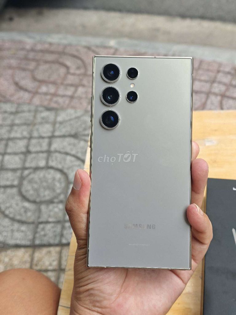 Samsung S24 Ultra 256GB Bạc Like New. Mua bán Điện thoại tại Thành phố Dĩ An Bình Dương được đăng bởi Hải hình 1