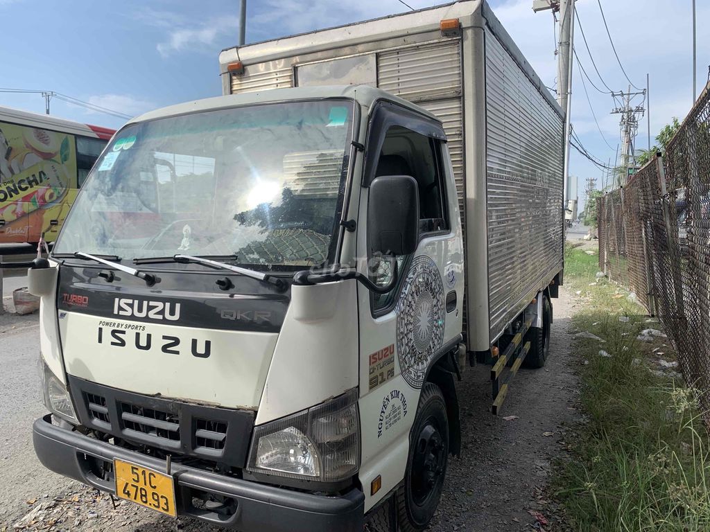 Isuzu 1,9t đời 2014 thùng 4,4*1,8*1,9 m mlanh