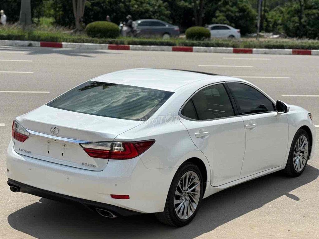 CẦN BÁN LEXUS ES250 SIÊU MỚI MODEL 2016. Mua bán Ô tô tại Quận Bắc Từ Liêm Hà Nội được đăng bởi Mr PHÁT THÁI HÀ AUTO hình 6