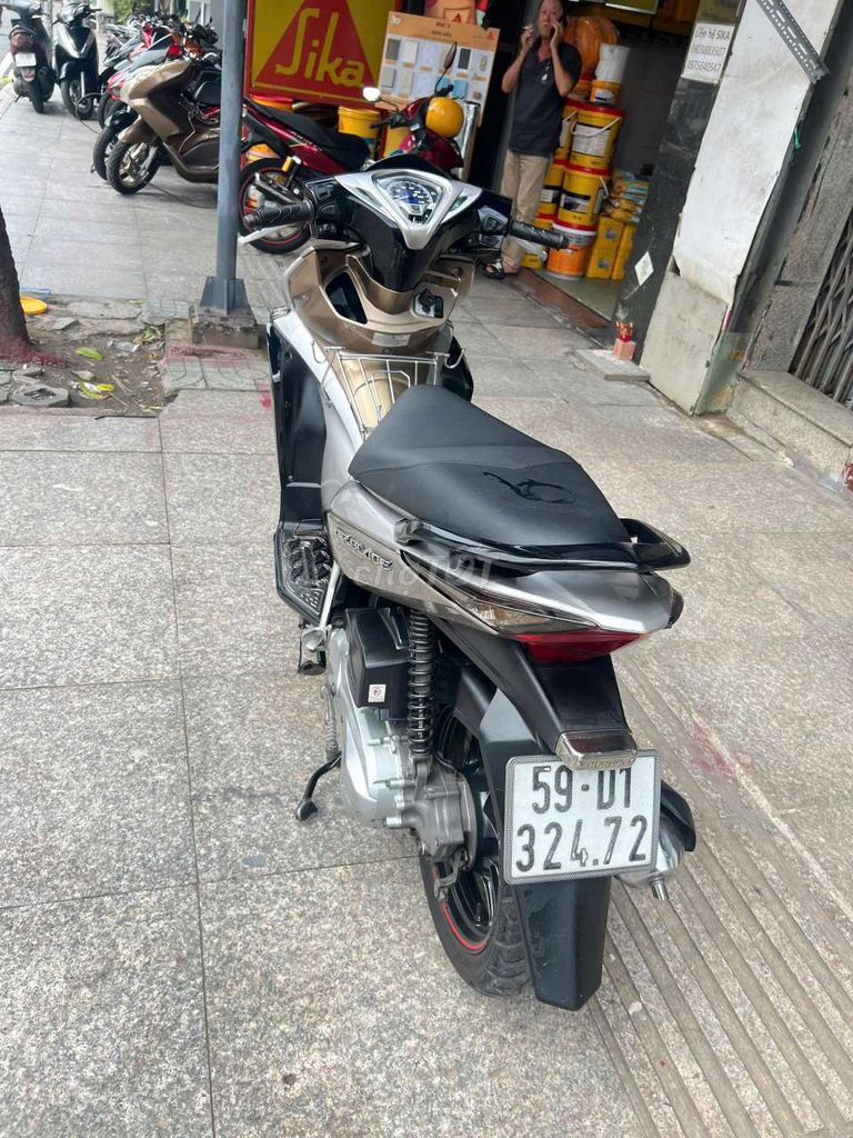 Honda air blade 2012 mới 90% biển số thành phố. Mua bán Xe máy tại Quận Tân Phú Tp Hồ Chí Minh được đăng bởi Tuanduy hình 5