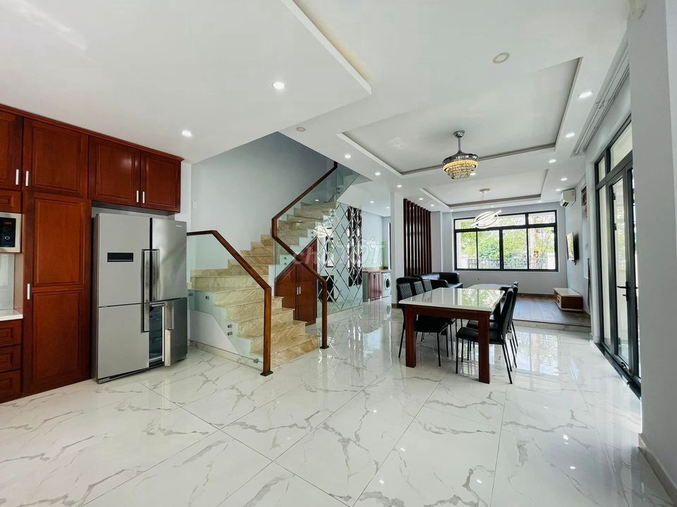 Cho thuê biệt thự 7x18m 3L4PN gần Đỗ Xuân Hợp, Cầu Năm Lý
