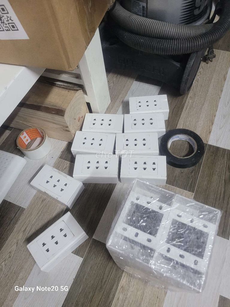 Ổ cắm điện Vanlock Trắng. Mua bán Nội thất, đồ gia dụng khác tại Thành Phố Đồng Hới Quảng Bình được đăng bởi Chú Phước hình 1