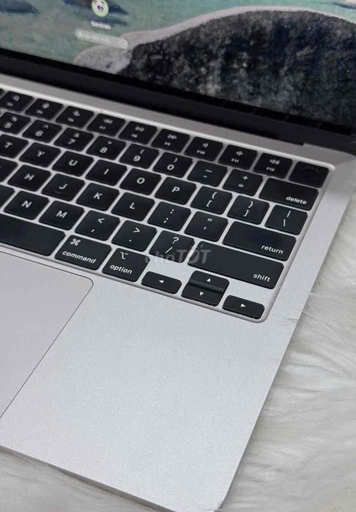 Macbook Air M2 M2 8GB/256GB Starlight. Mua bán Laptop tại Quận 5 Tp Hồ Chí Minh được đăng bởi Phan Thế Phong  hình 1