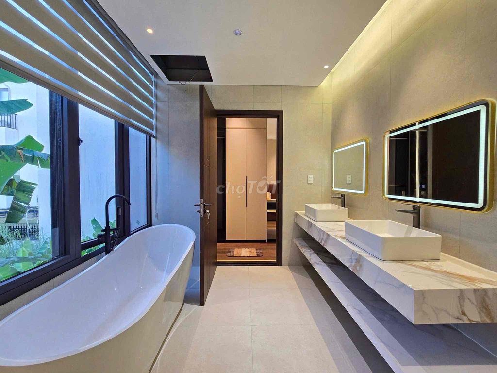 Spacious 3-storey family villa in Nại Hiên Đông — photo 8