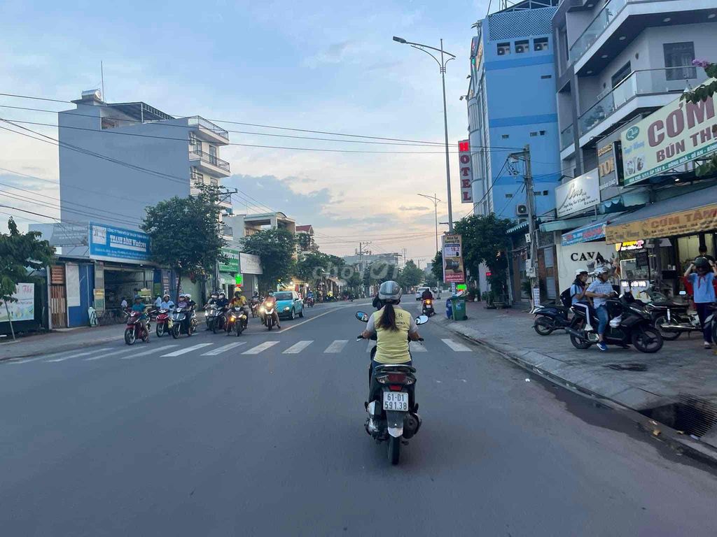 BÁN NHÀ KHU HOÀNG HÙNG VÕ THỊ SÁU. ĐÔNG HOÀ.DĨ AN.GIÁ NGỘP