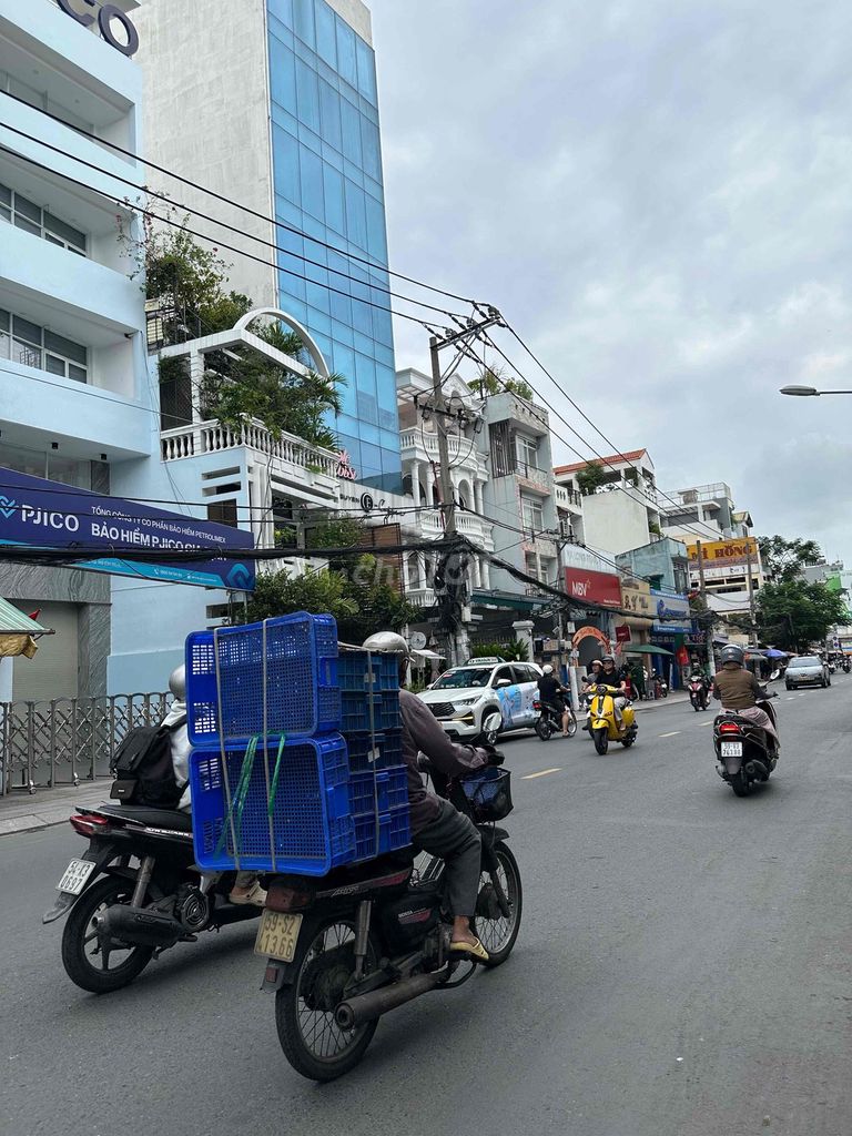 CHỈ 130TR/M CÁCH MẶT TIỀN VÀI BƯỚC NỞ HẬU TÀI LỘC NGAY BÌNH THẠNH