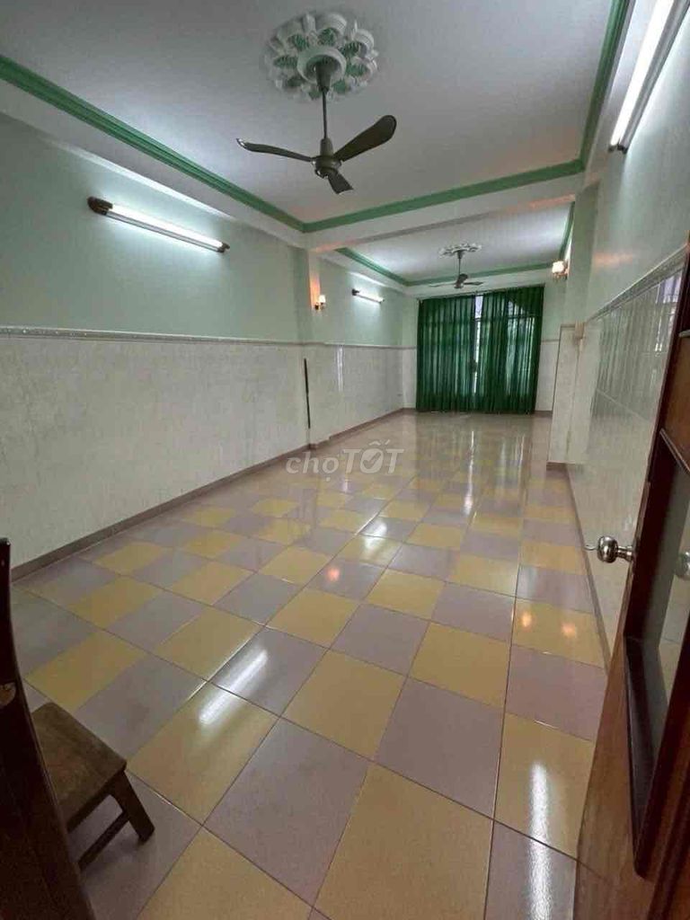 Аренда · 4 комн. · 80 м² · Quận 11, ул. Đường Trần Quý