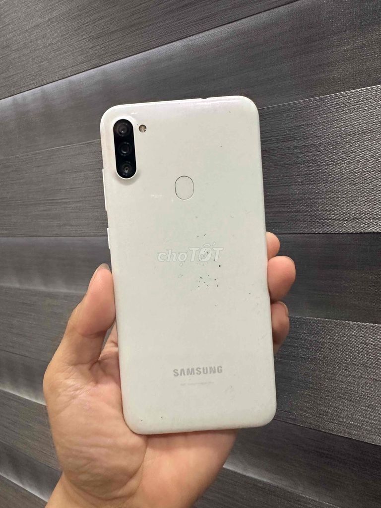 Samsung A11 32GB Trắng Màn nứt kính. Mua bán Điện thoại tại Quận Đống Đa Hà Nội được đăng bởi Ng Hoang Anh hình 1