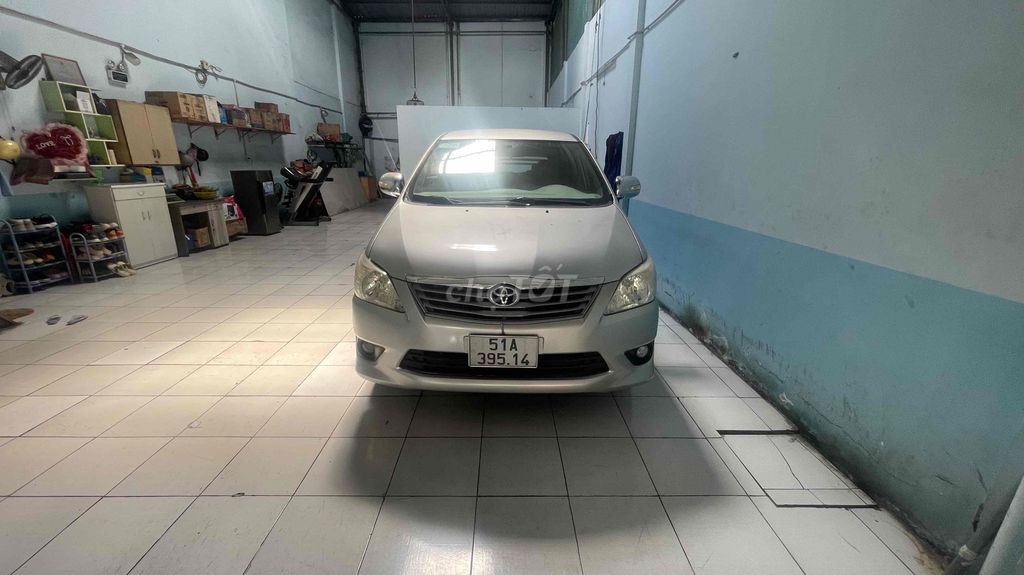 Toyota Innova J 2012 Bạc