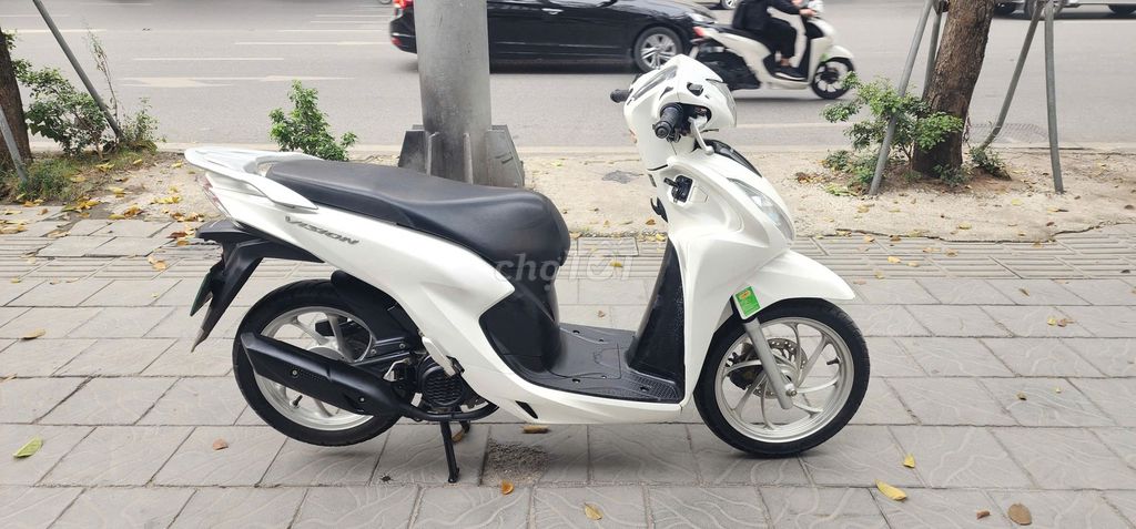 Honda Vision 2020 màu Trắng. Mua bán Xe máy tại Quận Cầu Giấy Hà Nội được đăng bởi iMotorbike Hà Nội hình 3