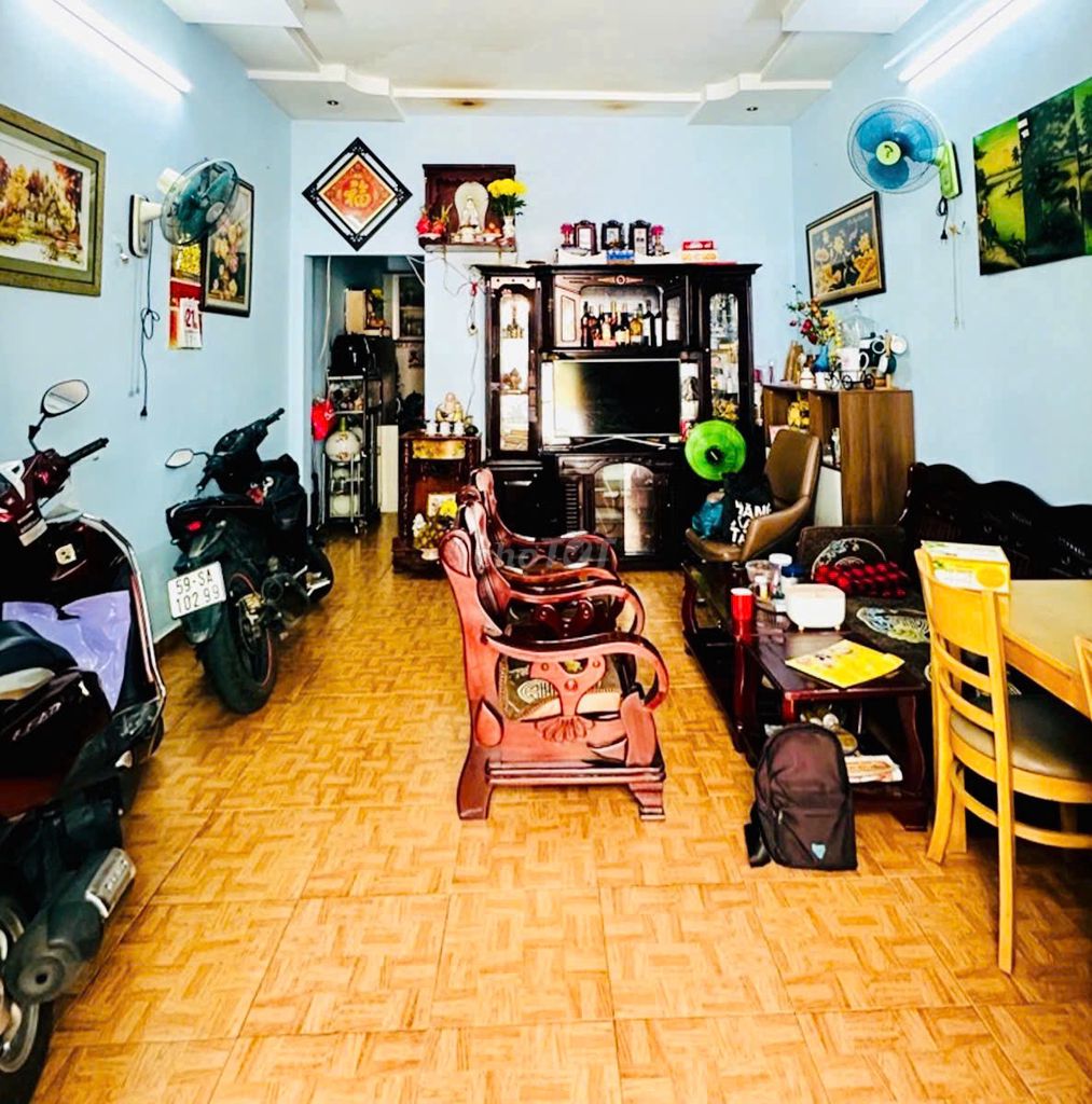 Hàng hiếm bán đất tặng nhà 2 tầng 53m2 - Hẻm xe tải giáp Hàng Xanh Q.1