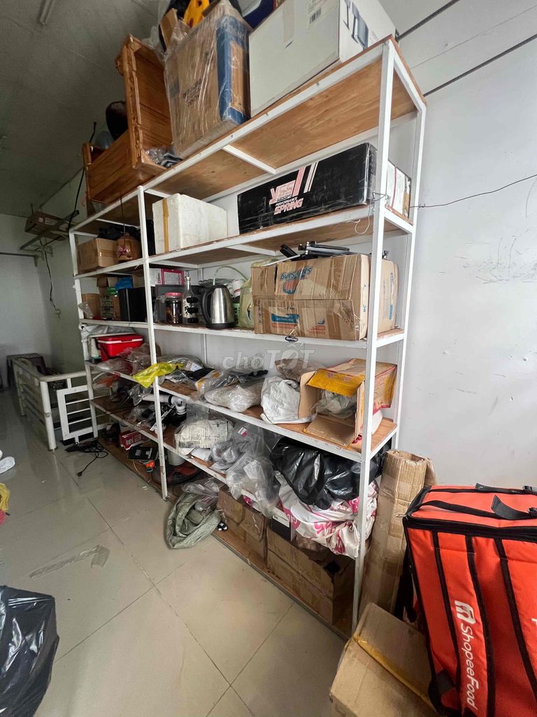 cần bán kệ trưng bày sản phẩm bằng sắt và gỗ ghép. Mua bán Tủ, kệ gia đình tại Quận 7 Tp Hồ Chí Minh được đăng bởi nhật trung hình 1