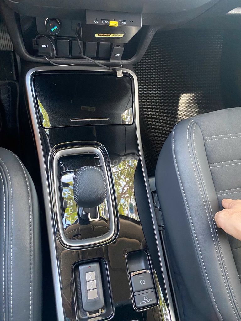 Mitsubishi Outlander 2024 2.0 CVT - 13300 km. Mua bán Ô tô tại Thành phố Quảng Ngãi Quảng Ngãi được đăng bởi Du Gia hình 2