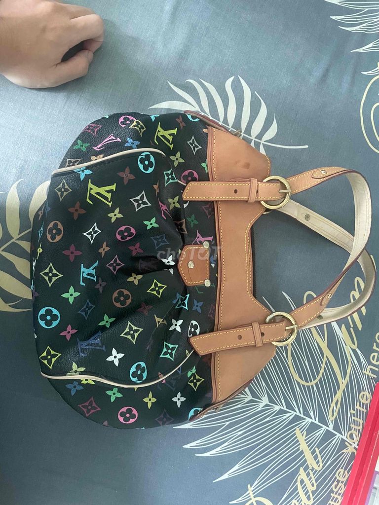 Túi xách Louis Vuitton Da Đen Nữ, pass lẻ 150k/c. Mua bán Túi xách tại Quận Hà Đông Hà Nội được đăng bởi Gia Huy Nguyễn hình 1