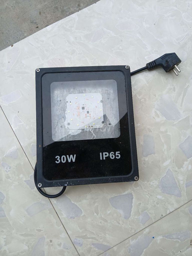 Đèn pha LED Đen 30W IP65. Mua bán Đèn tại Huyện Tri Tôn An Giang được đăng bởi Tuyen nguyen hình 1