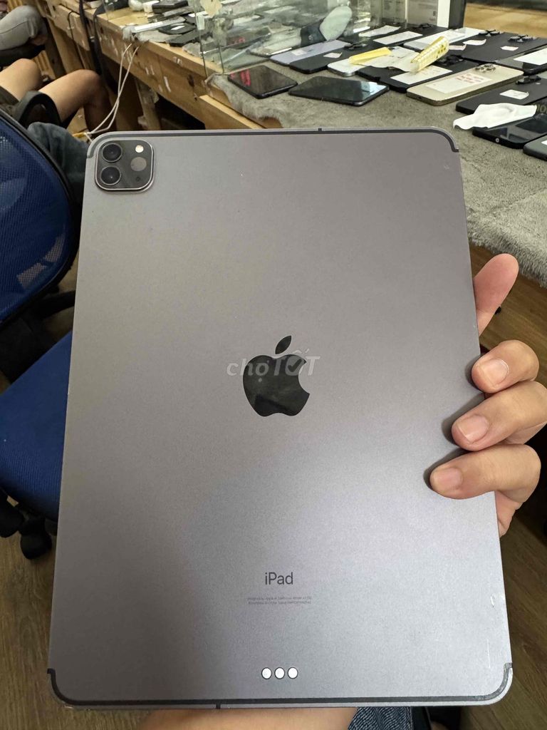Apple iPad Pro 11 inch 256GB Xám. Mua bán Máy tính bảng tại Quận Đống Đa Hà Nội được đăng bởi Lê Khuyến hình 1