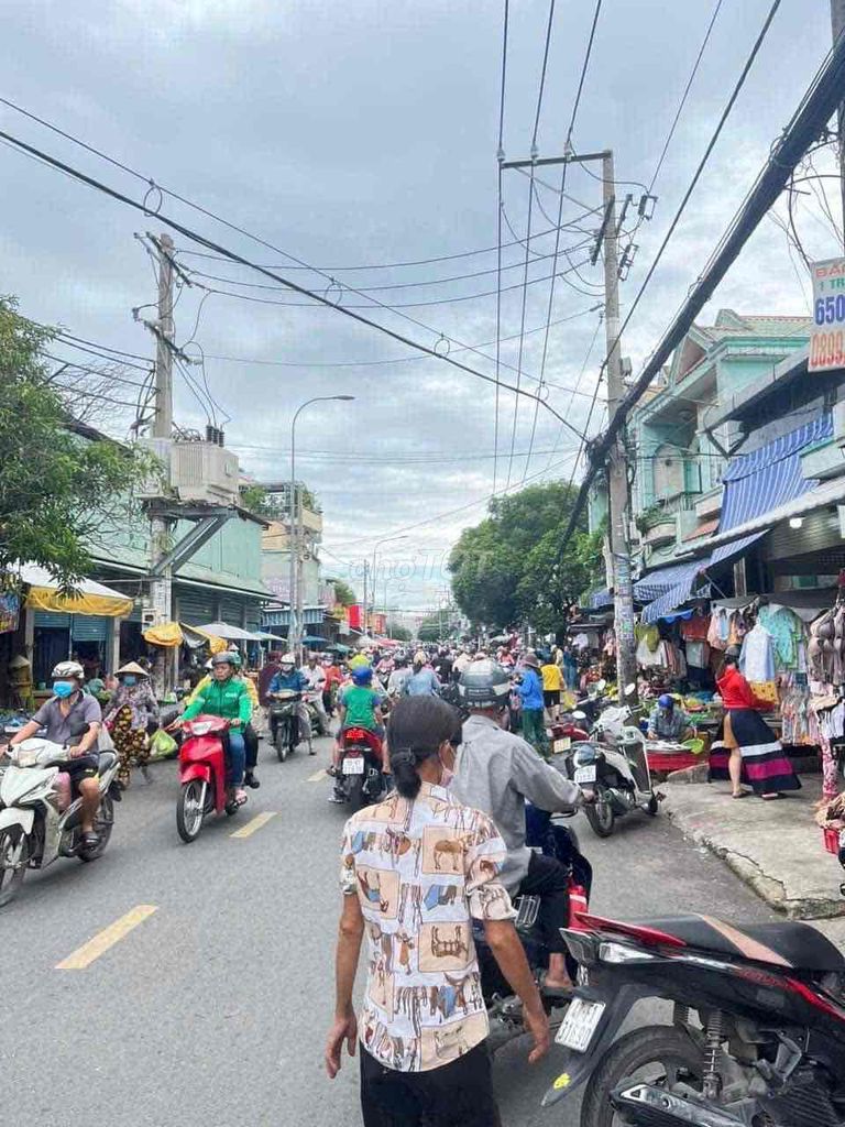 Nhà Mặt tiền Ngay Chợ Bình Chánh sổ hồng riêng. Mua bán nhà ở tại Huyện Bình Chánh Tp Hồ Chí Minh được đăng bởi Chính hình 3