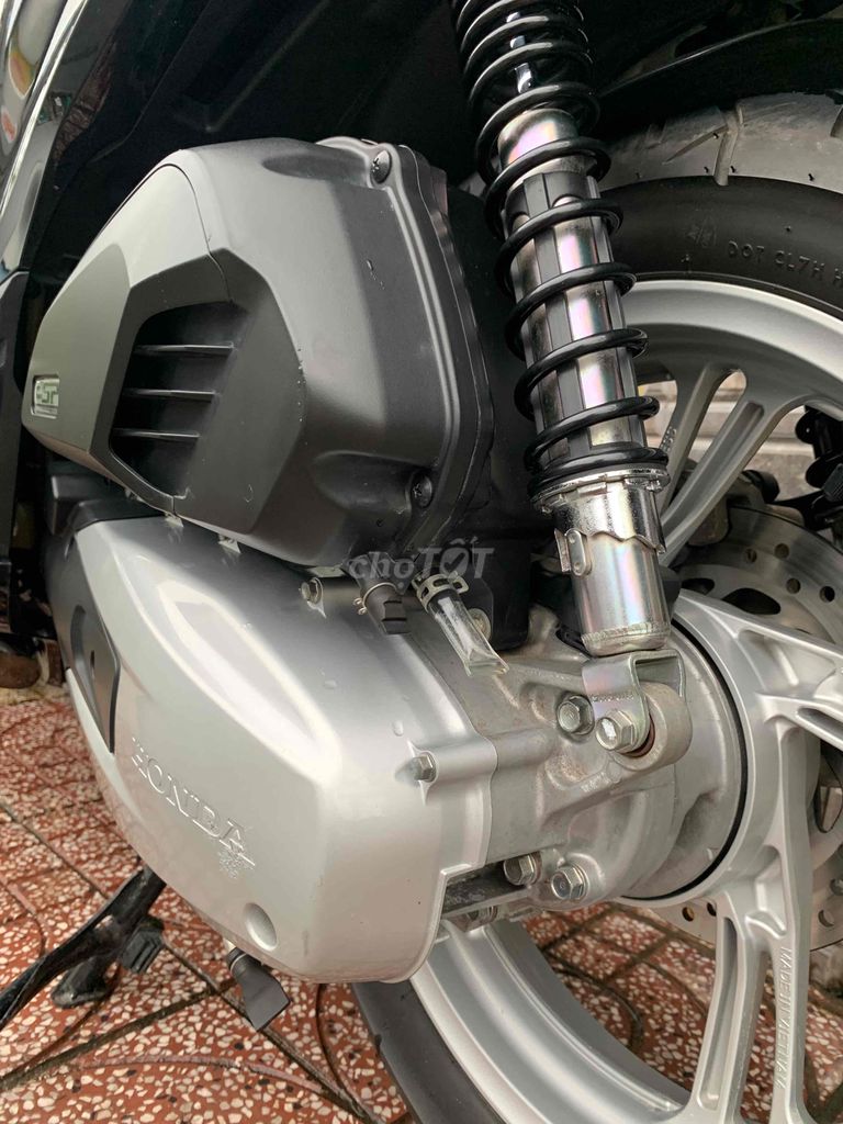 SH 125 2017 zin cọp máy miễn bàn chính chủ 65F1. Mua bán Xe máy tại Quận Thốt Nốt Cần Thơ được đăng bởi Cầm Đồ Thành Chánh  hình 4