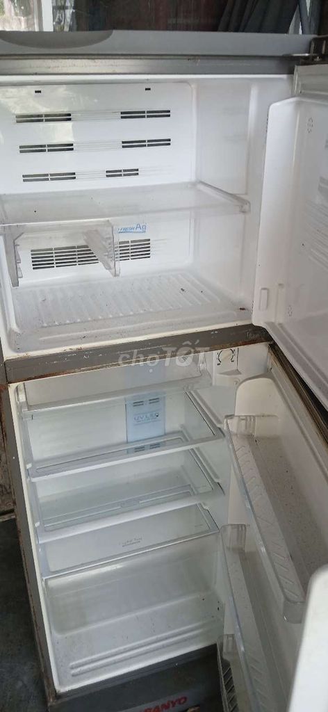 Tủ lạnh Sanyo Xám tiết kiệm điện. Mua bán Tủ lạnh tại Quận Sơn Trà Đà Nẵng được đăng bởi Thi220518 hình 1