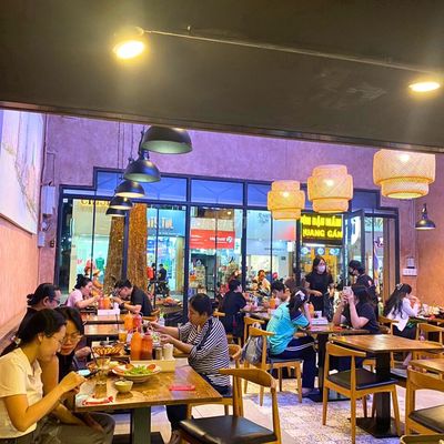 Tuyển phục vụ nhà hàng Q3. Việc làm tại Quận 3 Tp Hồ Chí Minh được đăng bởi Nhà hàng Chảo Bánh Mì hình 1