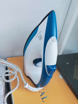 Bàn ủi khô Electrolux nóng nhanh, dễ sử dụng. Mua bán Nội thất, đồ gia dụng khác tại Quận Cẩm Lệ Đà Nẵng được đăng bởi Bùi Văn Thái 